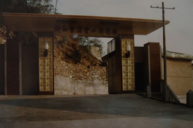 8�£�����������ǿ��������������Ϫ��ɽ��ҩ��ӭ����һλ��ѧ����������